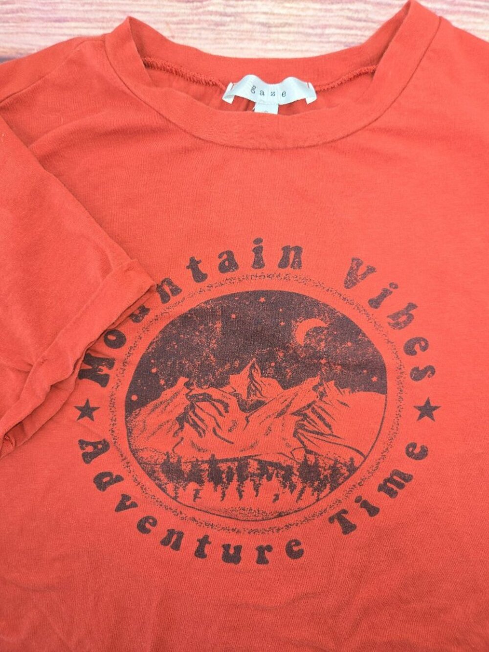 Gaze Red "Mountain Vibes Adventure Time" T-Shirt Small